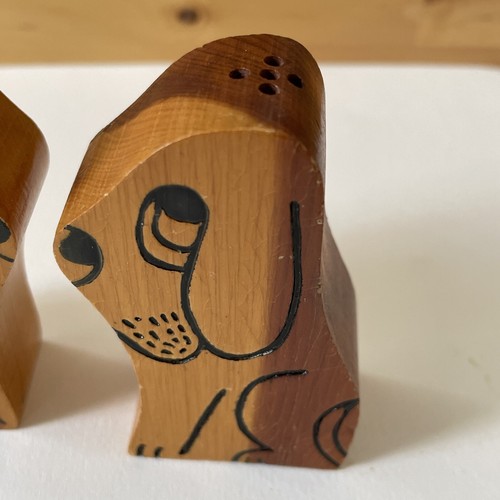 Vintage Hound Dog Wood Salt and Pepper Shaker Set - Souvenir - Picture 7 of 9