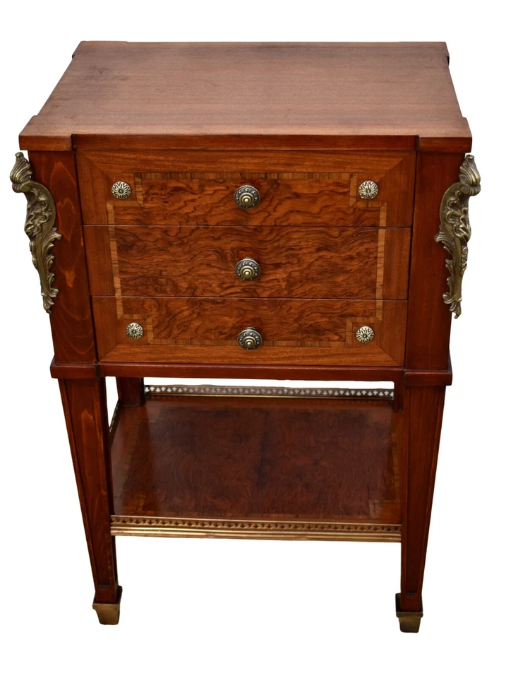 Cómoda de tres cajones con incrustaciones de mármol estilo regencia italiana vintage Foto 3 de 4