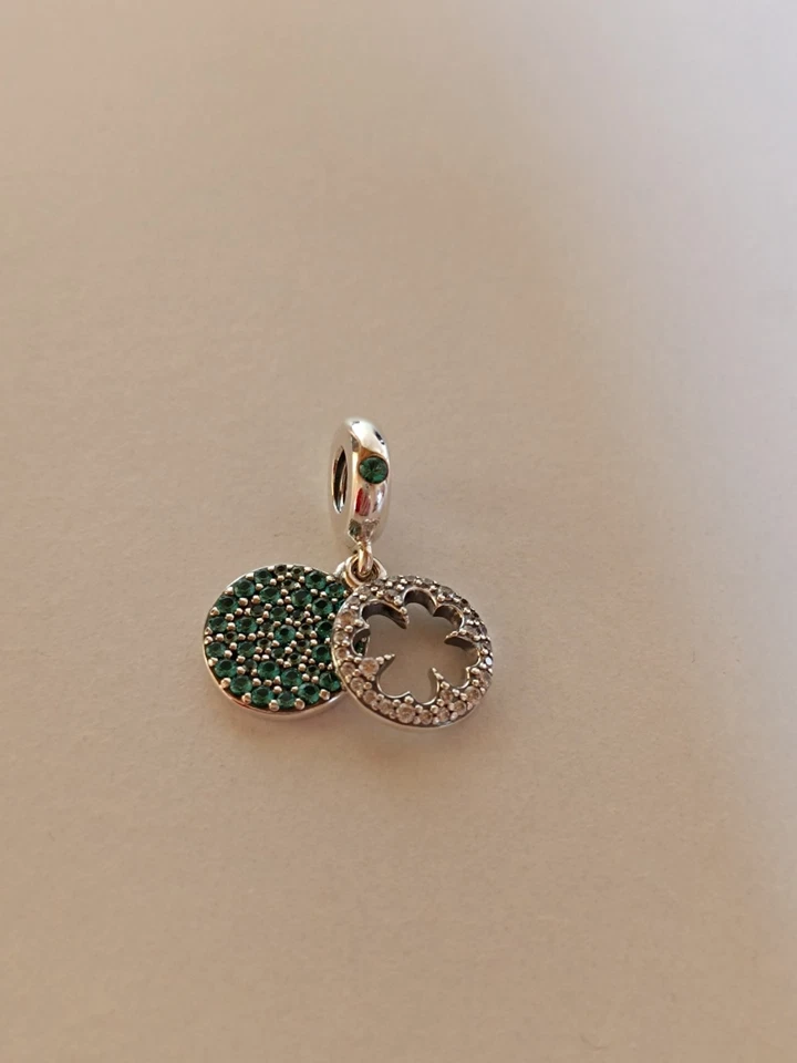 Pandora Vierblättriges Dazzling Clover Kleeblatt Charm Anhänger (797906NRGMX) - Bild 2 von 4