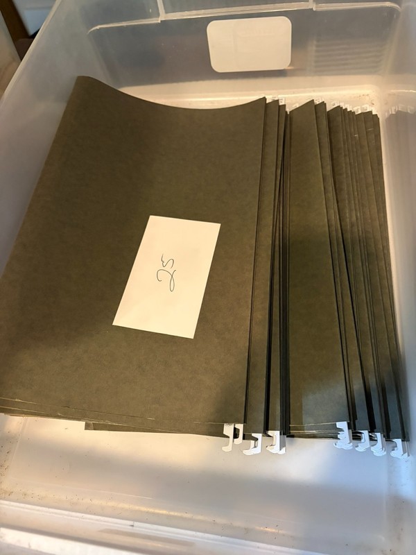 legal size hanging file folders set of 25 excellent condition brand varies