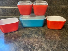 Vintage PYREX 3 Primary Colors Red Blue Refrigerator Set with Lids 501 502B 5 Pc