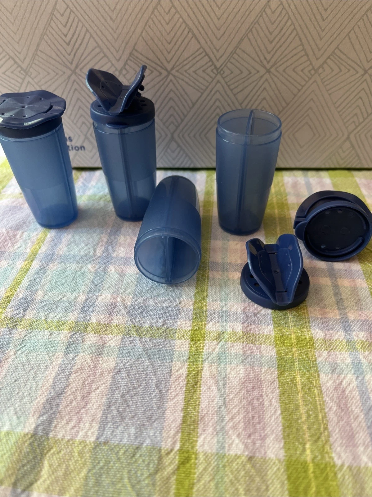 Tupperware Salt And Pepper Shakers Set A Four ￼￼