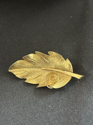 Vintage BSK Gold Tone Leaf Brooch Pin Textured Swirl Mid Century Signed 