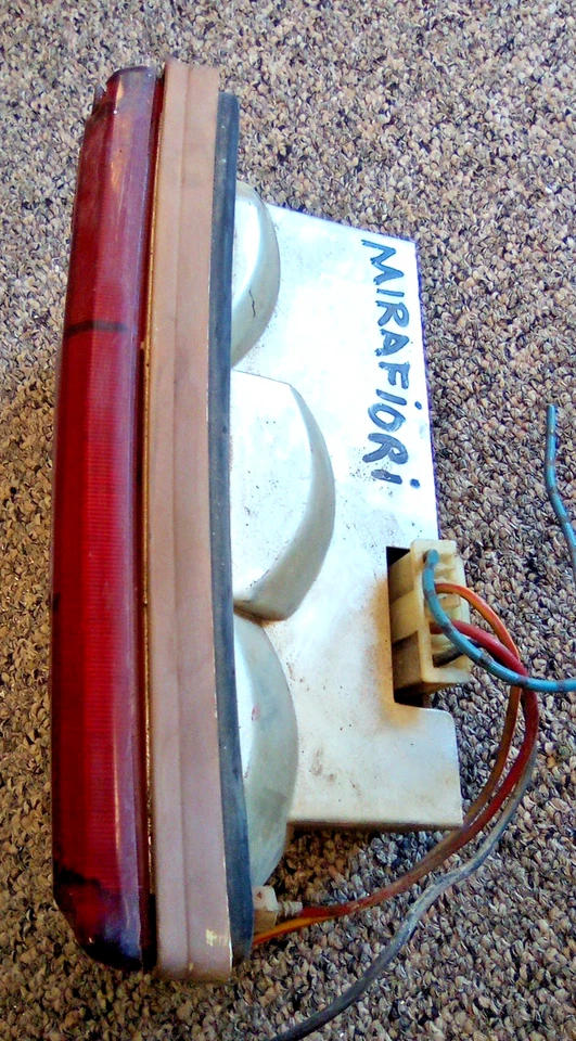 Fiat 131 S Wagon LEFT TAIL LIGHT Assembly Altissimo 255035-S LOC-202DG - Image 2 of 4