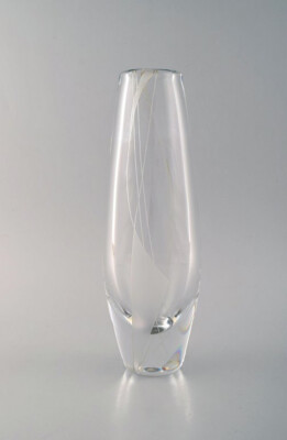 Sieben Palmqvist für Orrefors. Vase aus klarem Kunstglas