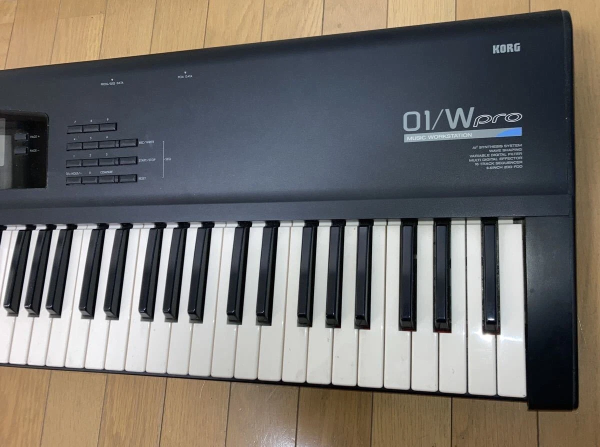 KORG 01/W pro 音楽ワークステーション ならべ
