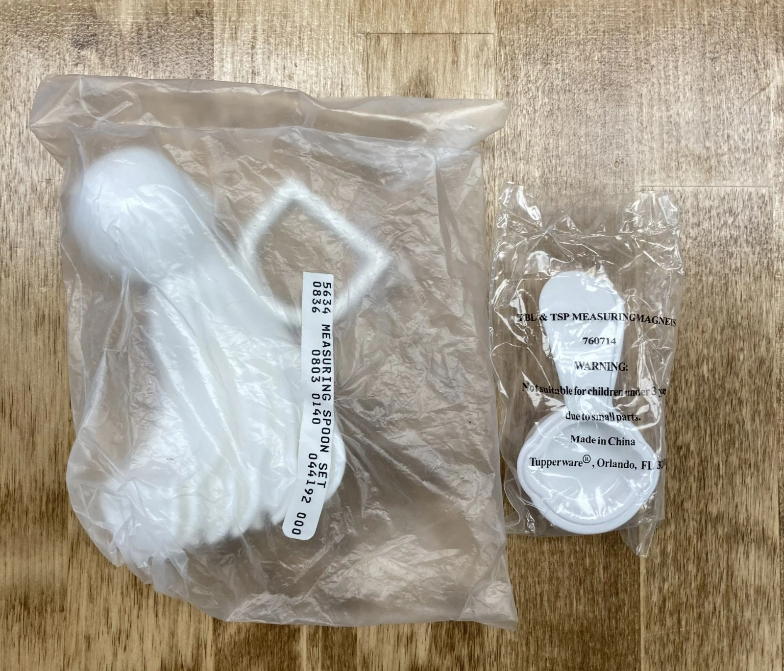 Tupperware Measuring Spoons Set 6 White w/Grey Markings D Ring-NEW-SHIPPING INCL
Opens in a new wind