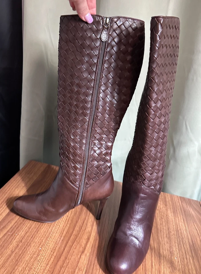 Bota Cole Haan Borgoña Cuero Tejido Hasta la Rodilla Tacón de Aguja Hecha en Italia 7.5 B Foto 4 de 4