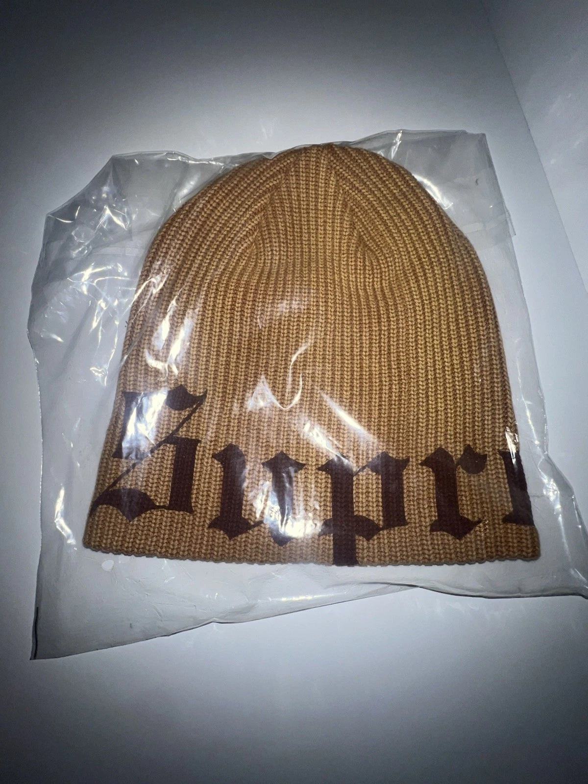 Supreme   Bonnet ancien imprimé anglais   Marron   SS25   ÉPUISÉ 