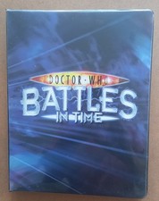 Segregator książek Doctor Who walczy w czasie z 432 kartami kolekcjonerskimi