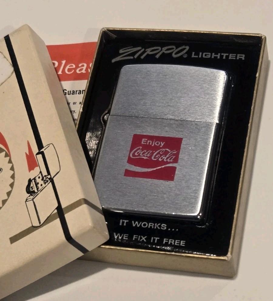 Zippo Coca-Cola 未使用　オイルなし Zippo Coca-Cola 未使用 オイルなし Zippo Coca-Cola 1998 Silver Oil