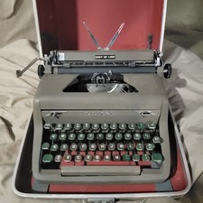VTG  Royal Quiet De Luxe Manual Typewriter With Hard Case Needs Some TLC  thumbnail