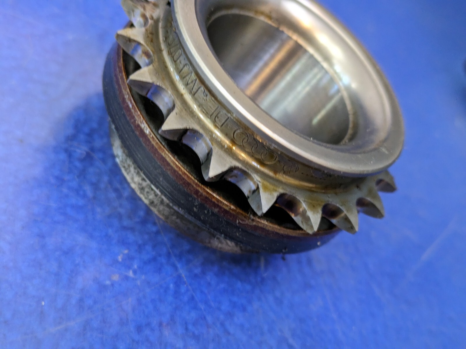 6.0L W12 GT Bentley Continental Flying Spur oem crankshaft sprocket crank shaft