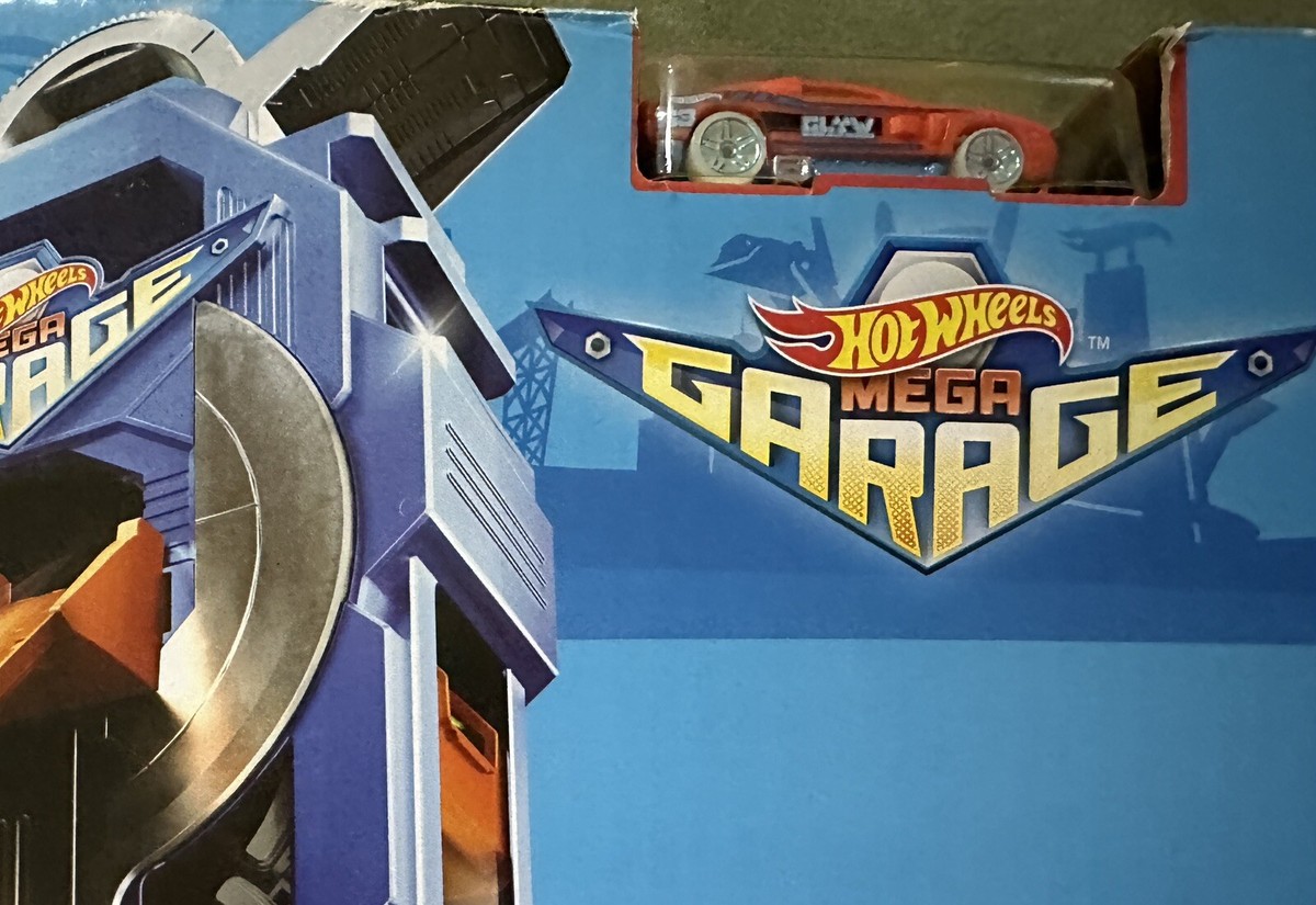 Hot Wheels City MEGA GARAGE Set FTB68 w/ 35 Cars New In Box