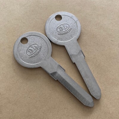 2x UNCUT BLANK DOMINION PE1 SILCA PB1 BMW AUTOMOBILE CAR KEYS NOS NEW OLD STOCK