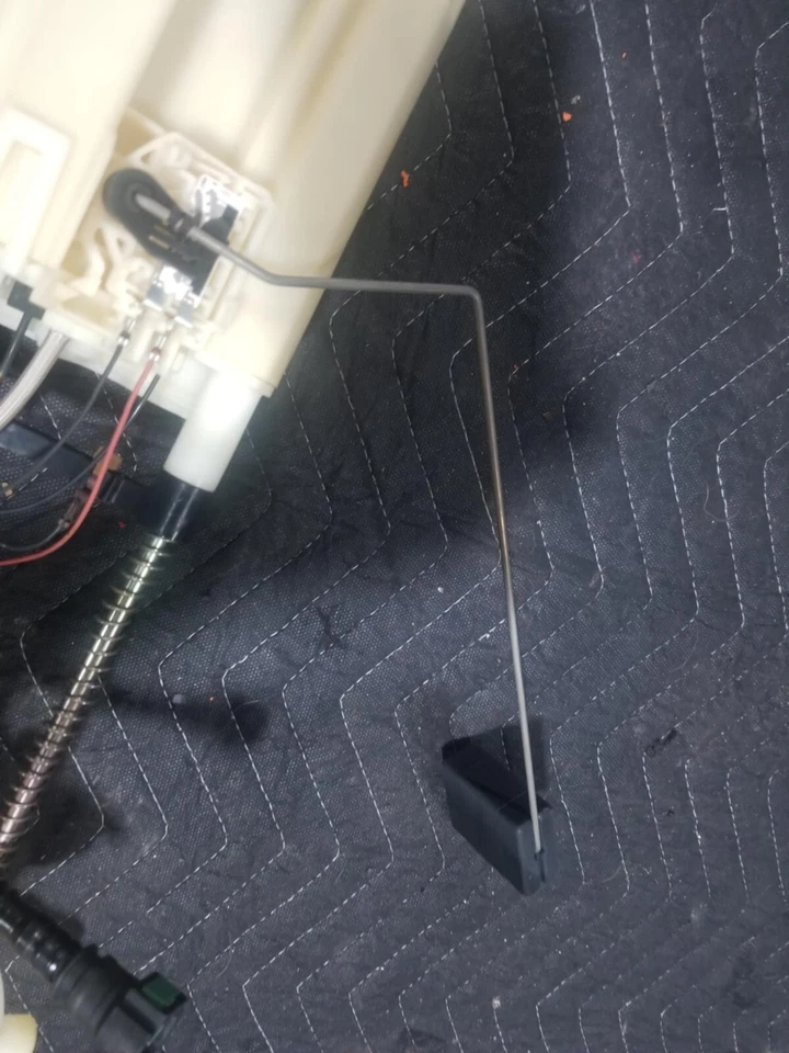 Conjunto de unidad de envío de bomba de combustible de fábrica Pontiac GTO 2004-2006 USADO GM 92120576 Foto 3 de 4