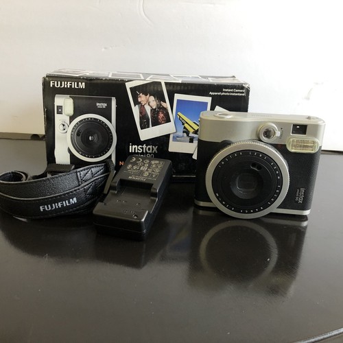 Cámara Fujifilm Neo Classic Instax Mini 90 con cargador de batería y correa | eBay