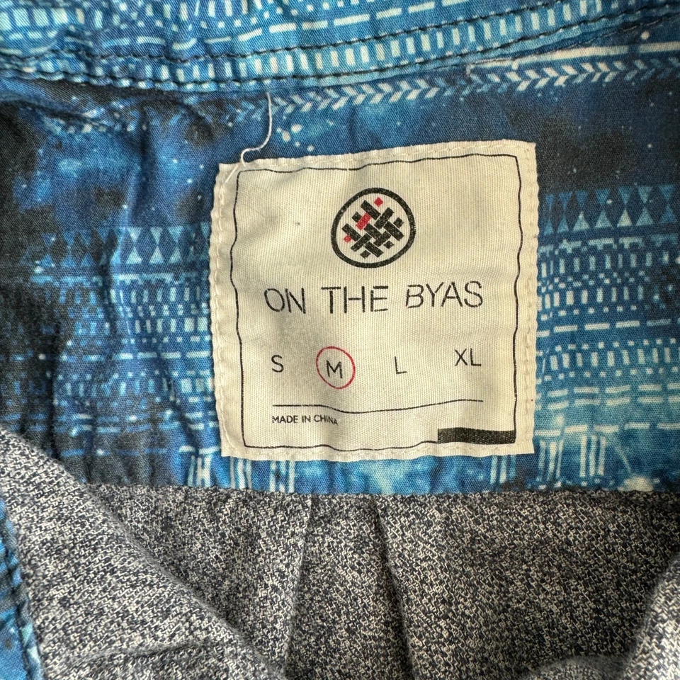 Camisa masculina ON THE BYAS cinza média camurça flanela botão para cima bolso de contraste - Imagem 2 de 4