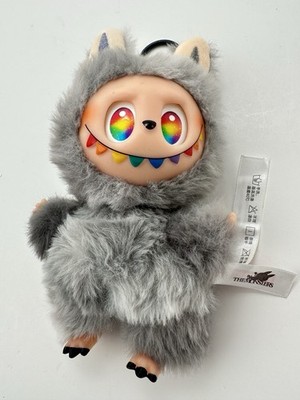 【正規品】 LABUBU Big into Energy シークレット グレー② Big Into Energy Labubu Secret Rare Bi-shade Gray Fur Rainbow Eyes