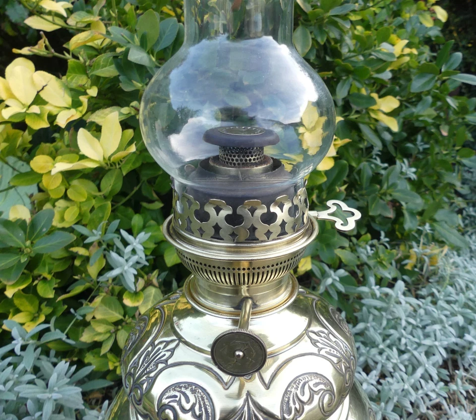 Grande LAMPE à pétrole ANCIENNE en laiton BEAU DECOR fonctionne HAUTEUR  58cm - Photo 4/4