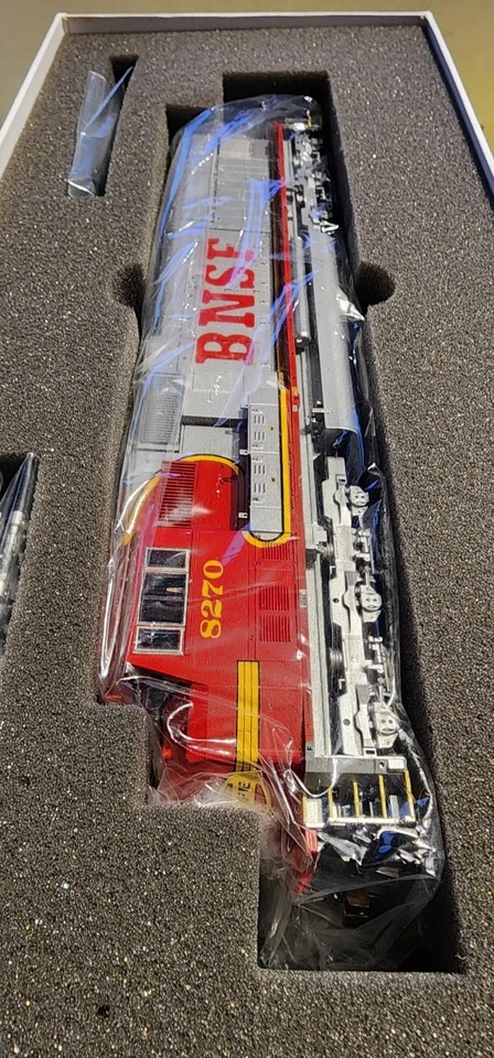 Athearn Genesis HO Scale SD75M Diesel Engine BNSF #8270 G6135 - Image 2 of 4