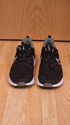 Nike Legend React 2 in Schwarz, Größe 48.5 NEU