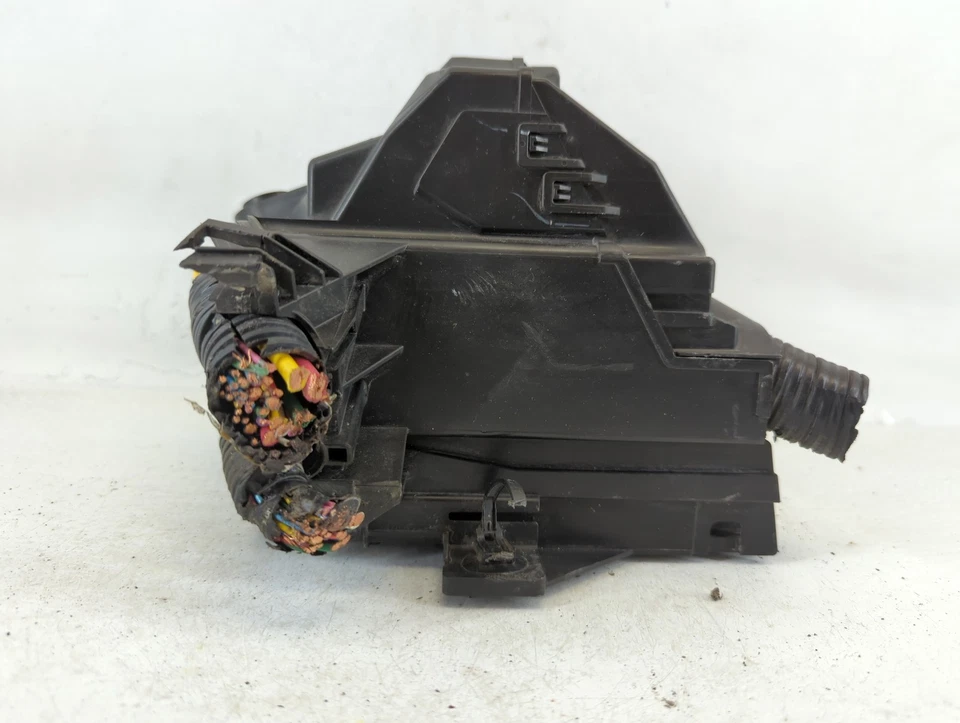 Nissan Micra 2015-2019 caja de fusibles caja de fusibles módulo de relé 284b7 3aa0a T0355 Foto 3 de 4