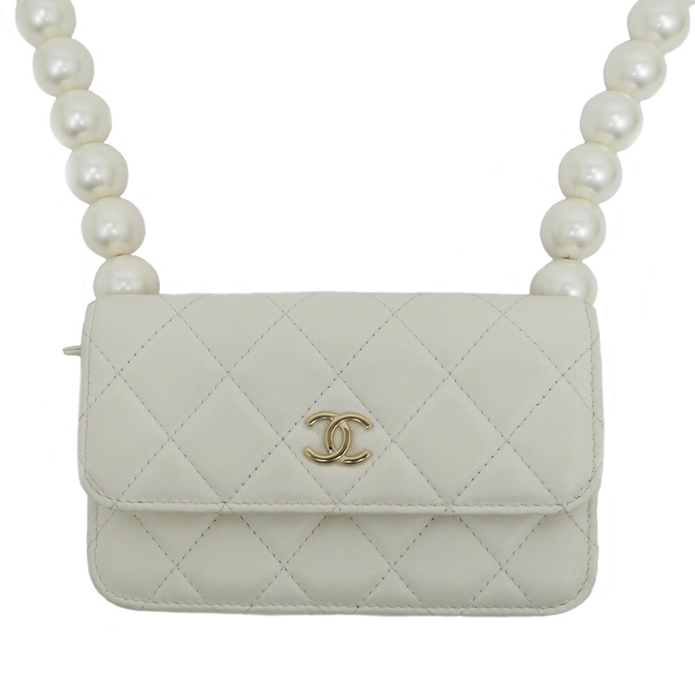 CHANEL White Gold Lambskin Shoulder Bag with Pearl Chain Wallet AP1839