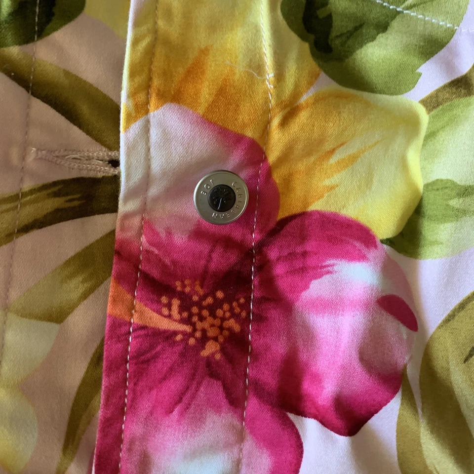 Chaqueta para mujer Caribbean Joe Hawaiian Let Go botón estilo camionero Lg rosa floral Foto 2 de 4