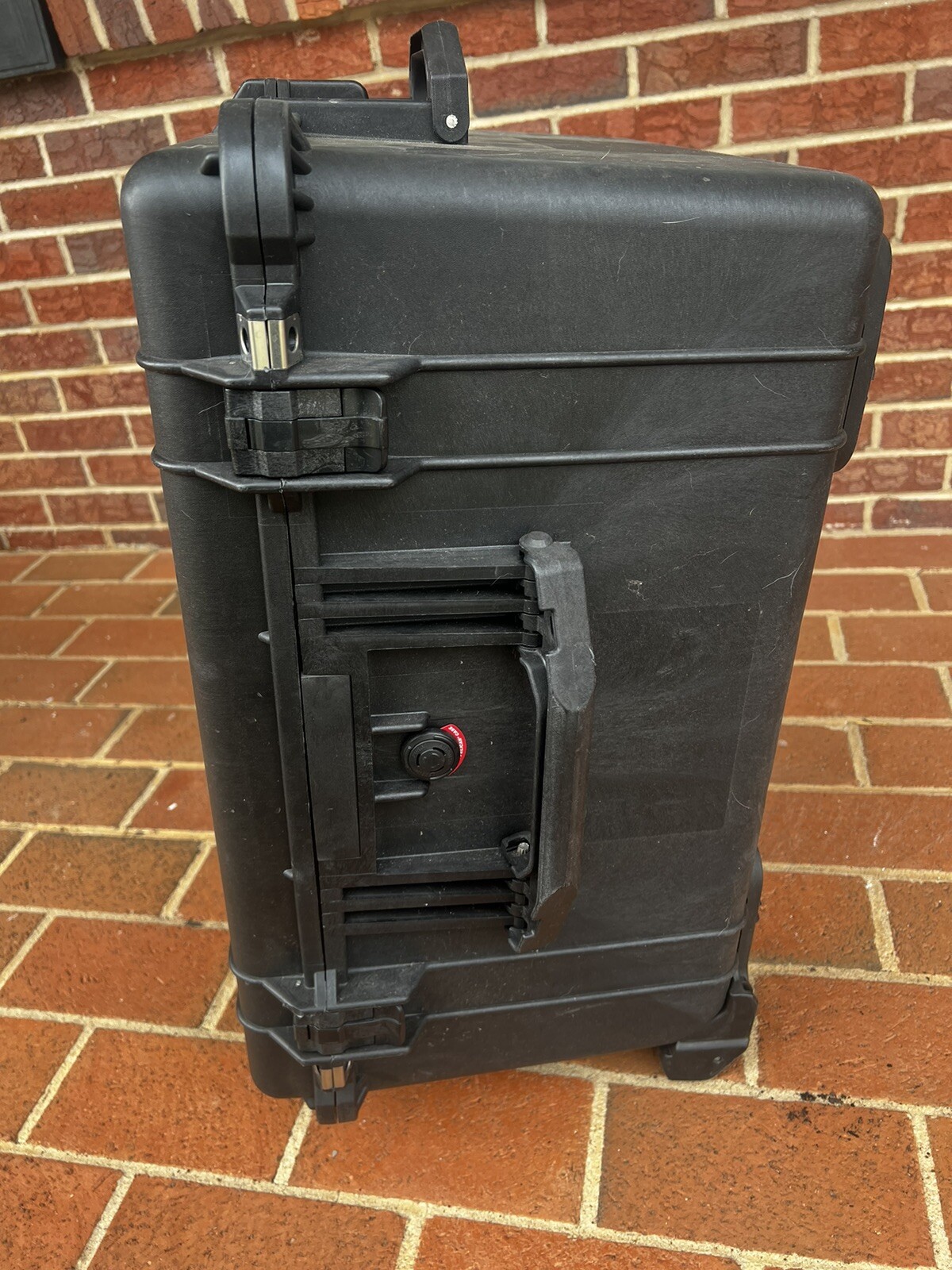 Pelican Case 1620 Hard Case With Foam Black Hard Rolling Travel Case eBay