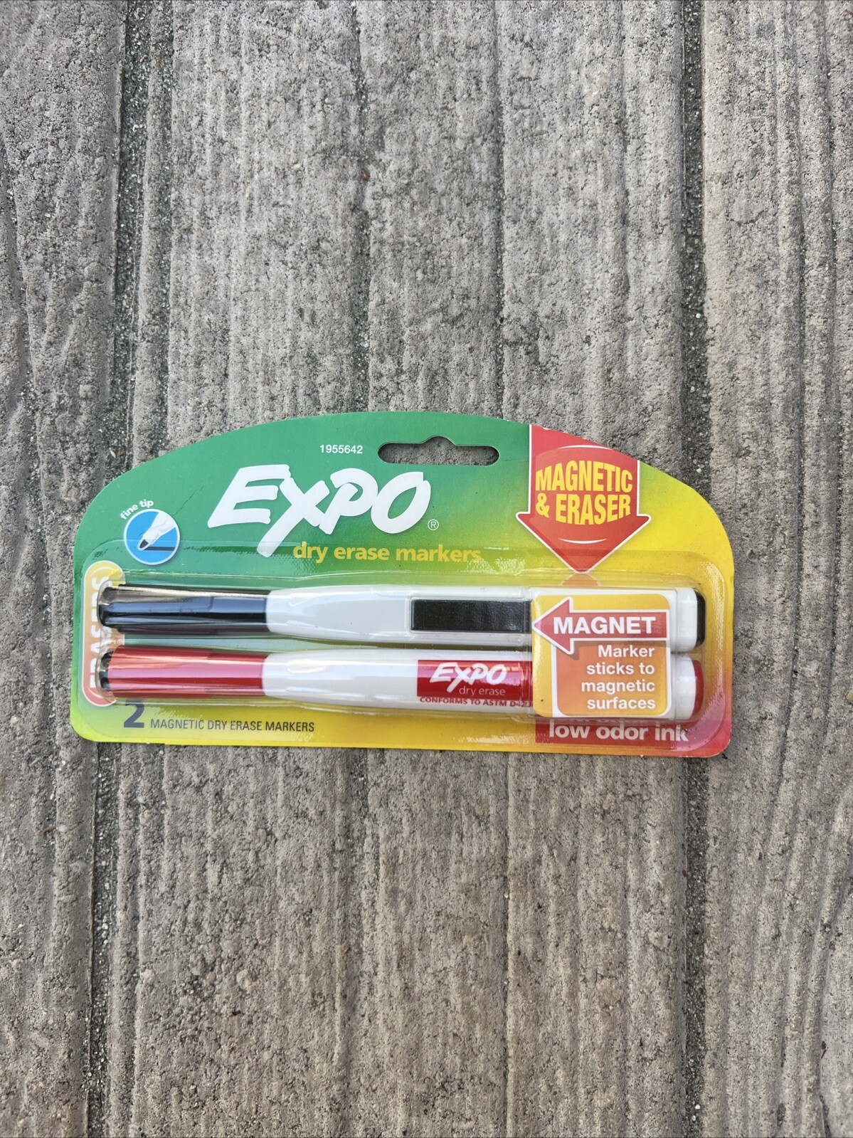 Markers Lot of 2 x 2 Pack Expo Dry Markers Fine Tip Magnetic & Eraser Black/Red-image