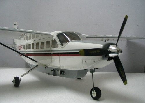 Cessna Caravan 208B R/C Airplane kit  - Afbeelding 1 van 7