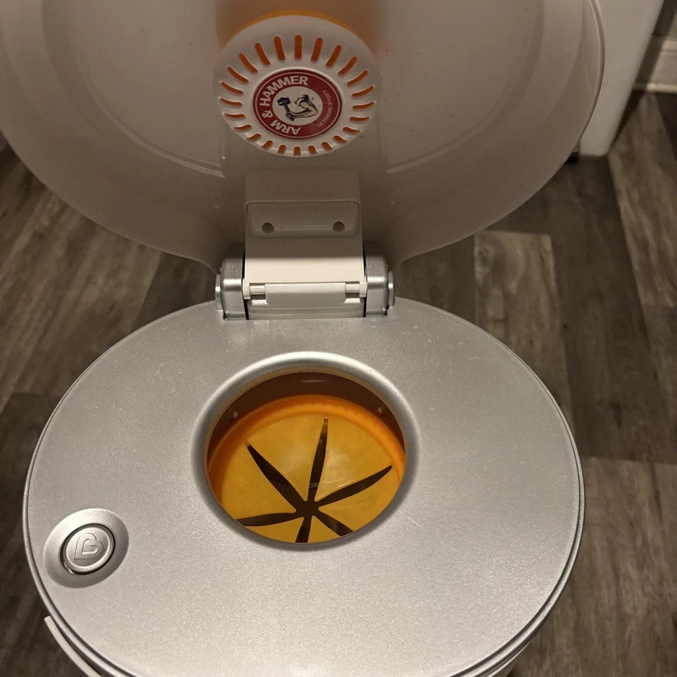 Basura de pañales para bebé Munchkin (aroma Oxi Clean) Foto 2 de 4