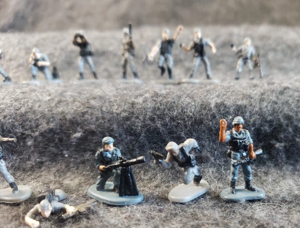 Micro Machines Soldier Lot of 15 Army Military.......................... (SB8) - Image 3 of 4