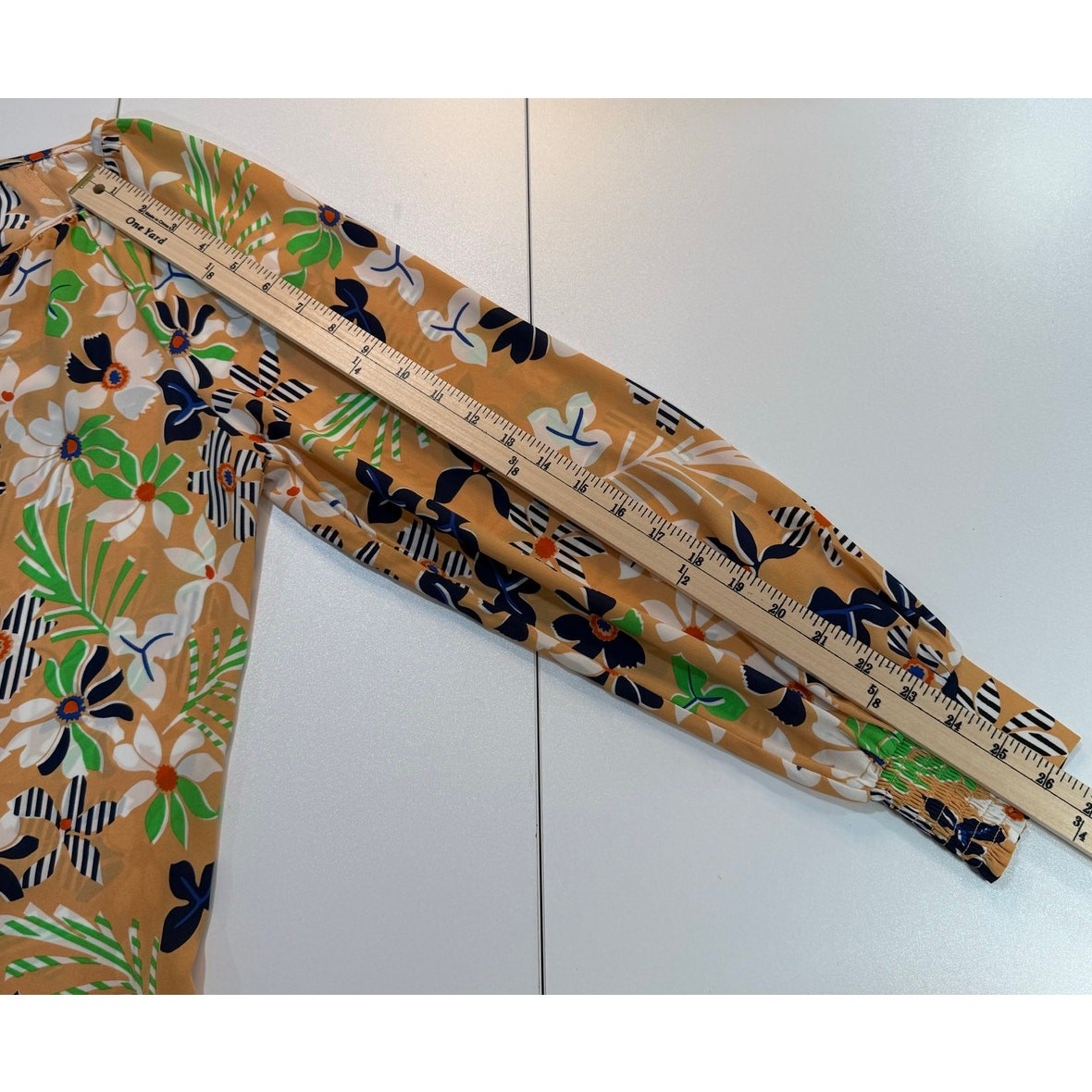 Cabi Island Mod Floral Blouse Spring 2023 Style 6296 Size Small