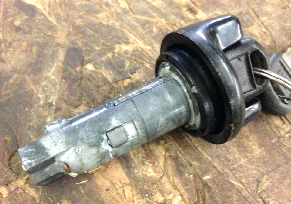 1996 chevy blazer ignition switch tumbler 1995-1997 - Image 2 of 2