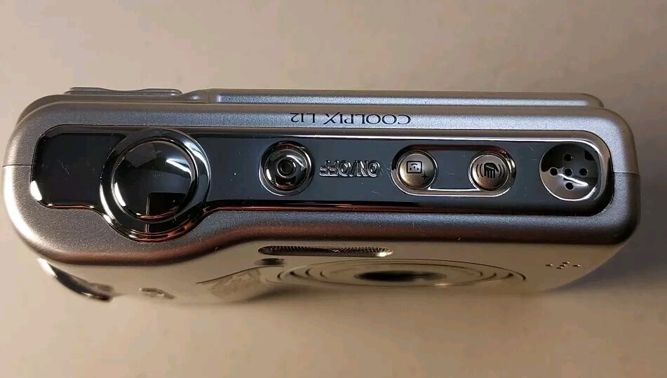 Nikon Digital Camera Coolpix L12 Sliver PARTS ONLY READ
