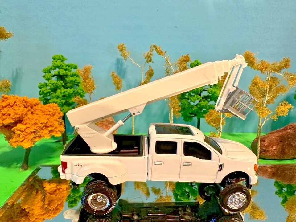 1/64 Elevado Personalizado Ford F350 4 Puertas Doble Cabina, Pluma Telescópica Articulada Foto 3 de 4