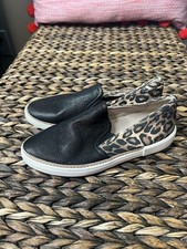 Naturalizer Slip On Loafers M•2 Women Black Leather Animal Leopard Print Sz 5.5M