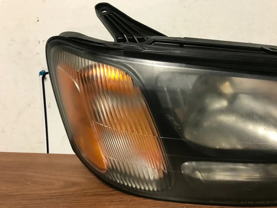 2002 SUBARU LEGACY OUTBACK RIGHT/PASSENGER HEADLIGHT #191 OEM - Image 2 of 4