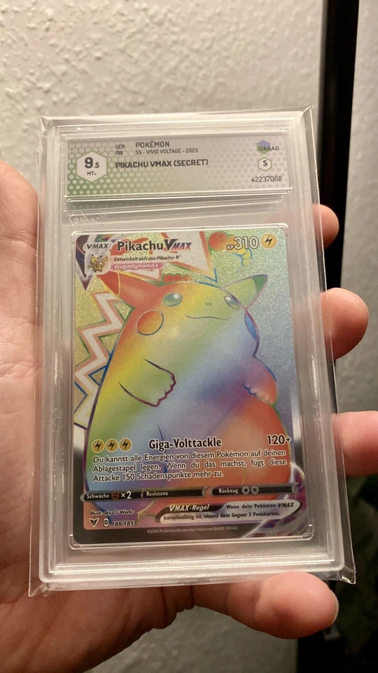 Pikachu VMAX, Foto 2 von 2