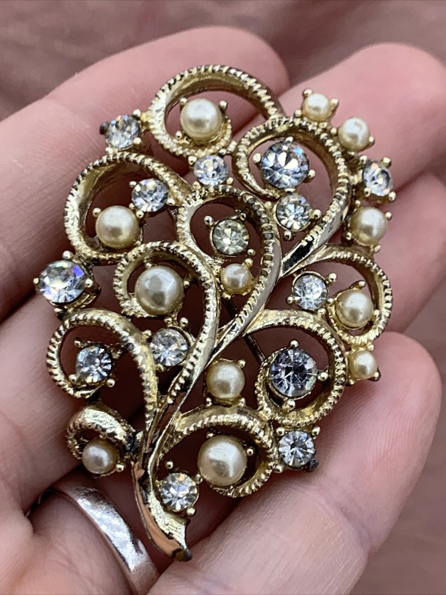 Vintage Star Signed Floral Brooch Rhinestone Gold Tone with Vintage Star Signed Floral Brooch Rhinestone Gold Tone with