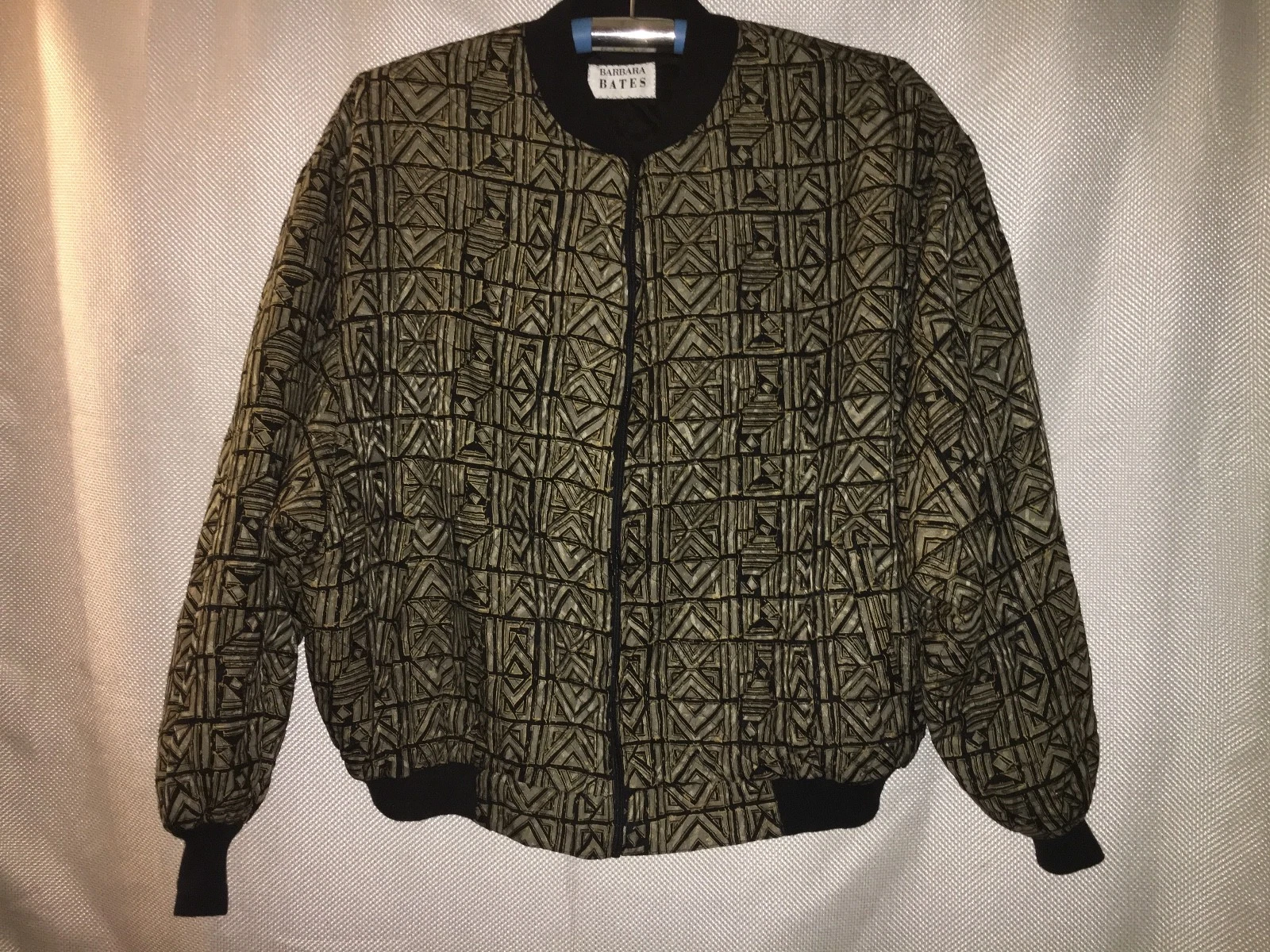 MEN'S SIZE 2XL, SILK, MULTI-COLOR, ZIP UP JACKET BY BARBARA BATES!