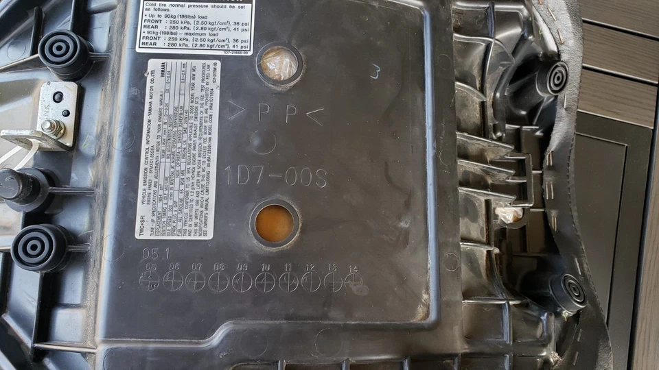 Оригинальное черное седло для переднего мотоцикла Yamaha Vstar 1100 Classic - Изображение 3 из 4