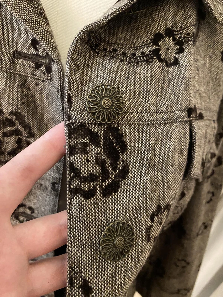 Chaqueta Blazer Bellota Marrón Floral Bordada con Botones Otoño Otoño Terroso Foto 3 de 4