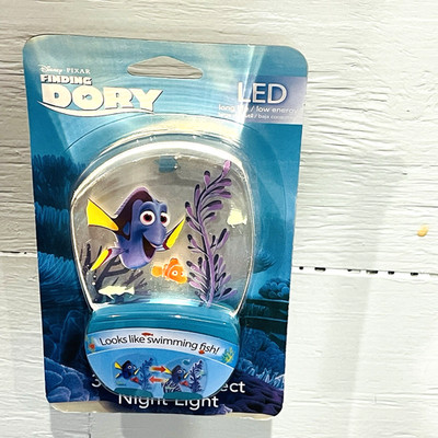 Dory Fish Aquarium Liquid Motion Plug In Night Light LED NEW Finding NEMO