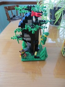 Legos #6054 Forestmen's Hideout