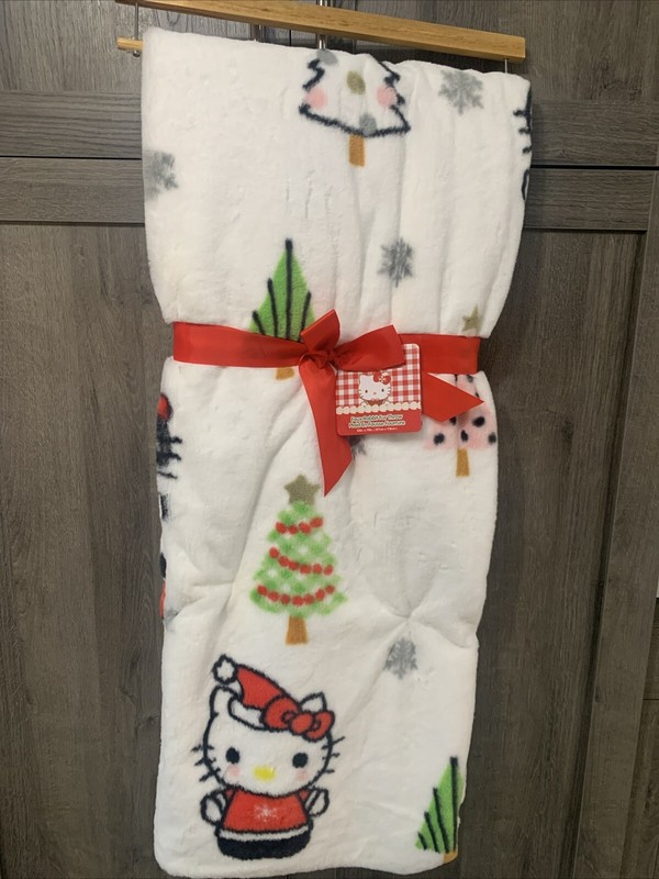 New Santa Hello Kitty & Trees 50" x 70" Faux Rabbit Fur Throw Blanket With Tag