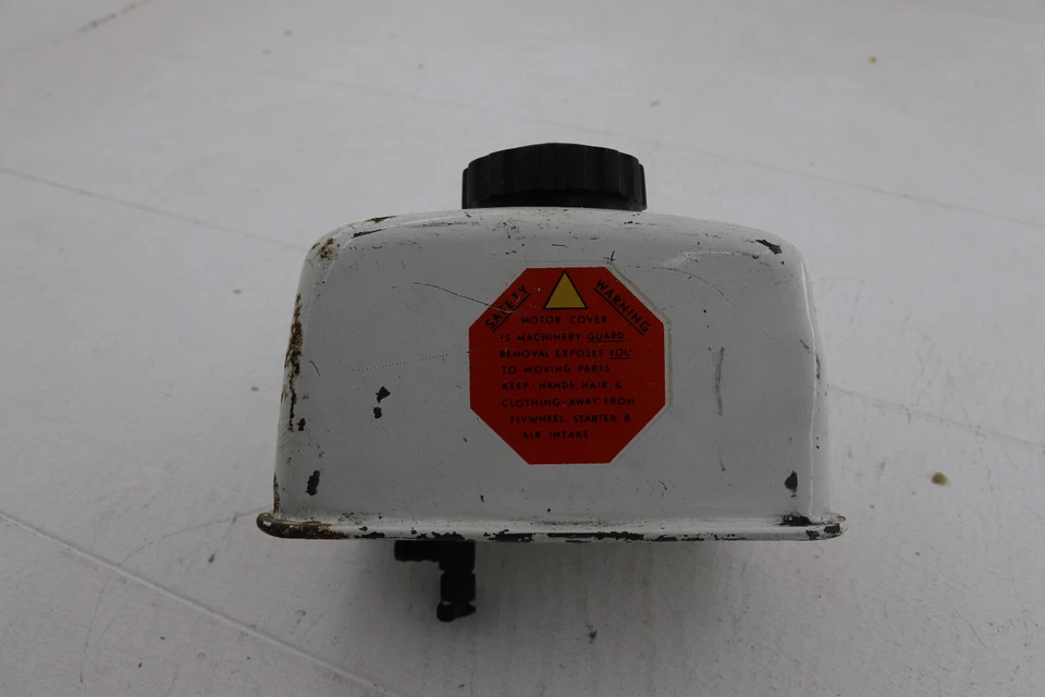 JOHNSON EVINRUDE OUTBOARD ENGINE FUEL TANK WITH CAP.2hp.USED. - Image 2 of 3