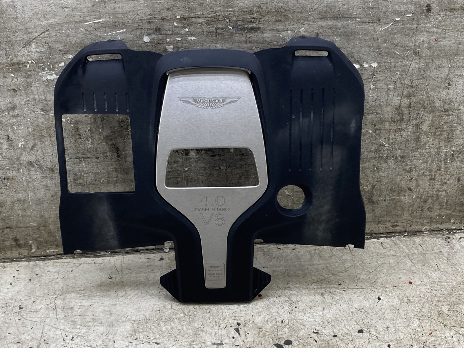 2020-2025 ASTON MARTIN DBX 4.0L TWIN TURBO ENGINE COVER TRIM PANEL OEM